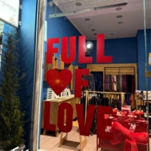 VINYL LETTERING AGAPE | ΦΙΛΟΤΕΧΝΗΣΗ ΒΙΤΡΙΝΑΣ