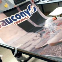 SAUCONY ΕΚΤΥΠΩΣΗ ΜΟΥΣΑΜΑ DRIVE | ΕΚΤΥΠΩΣΗ ΜΟΥΣΑΜΑ